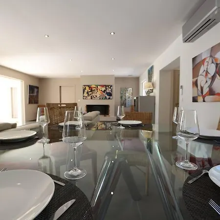 Villa Superbe Climatisee Dans Parc Prive, Piscine