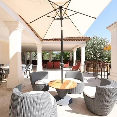 Superbe Climatisee Dans Parc Prive, Piscine Villa *